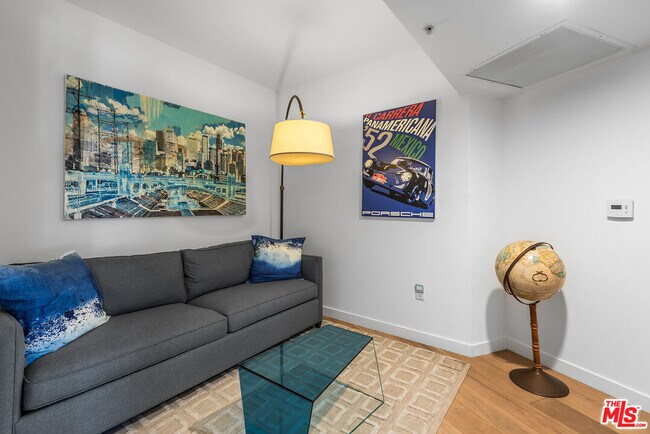 Building Photo - 13700 Marina Pointe Dr