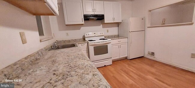 Building Photo - 2516 Lauretta Ave