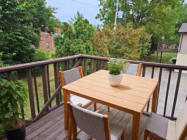 Building Photo - 3906 N Franklin St