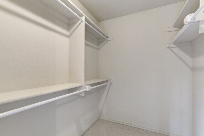 Building Photo - $500 Off First Month's Rent Move In Special!! Duplex in Yukon, Available Now!