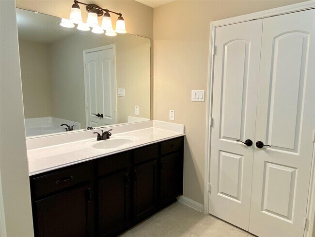 Building Photo - 7639 Daisy Port Ln