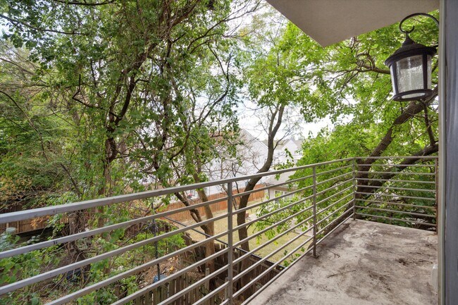 Building Photo - 1832 W Montgomery Ave