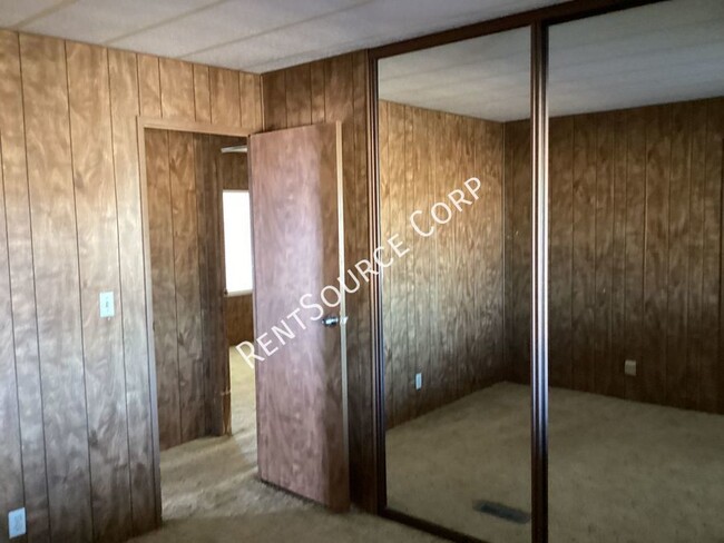 Building Photo - San Bernardino County Rental located in Ne...