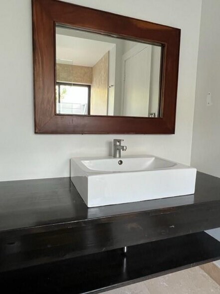 Building Photo - 2180 Brickell Ave