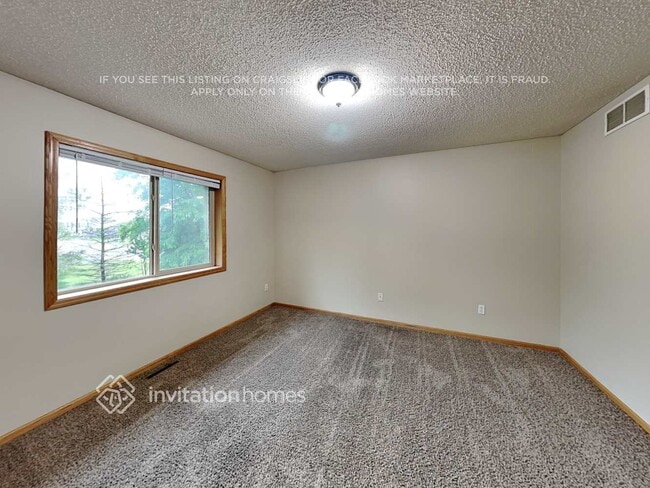 Building Photo - 5043 Ladyslipper Ave N