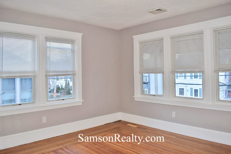 Building Photo - 136 Hillside Ave