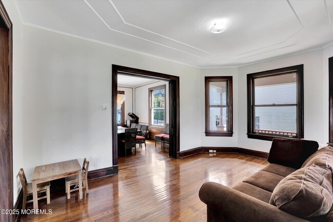 Building Photo - 307 Spier Ave