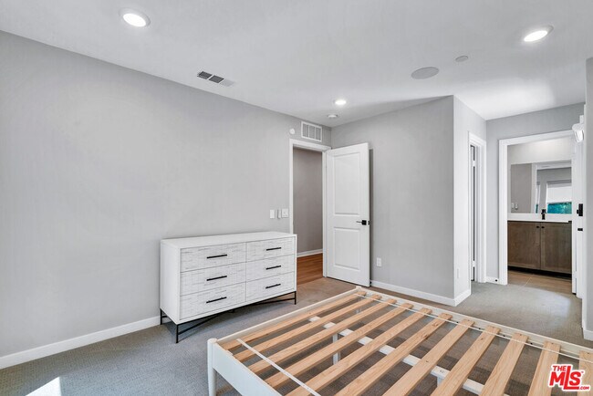 Building Photo - 515 Daniel Freeman Cir