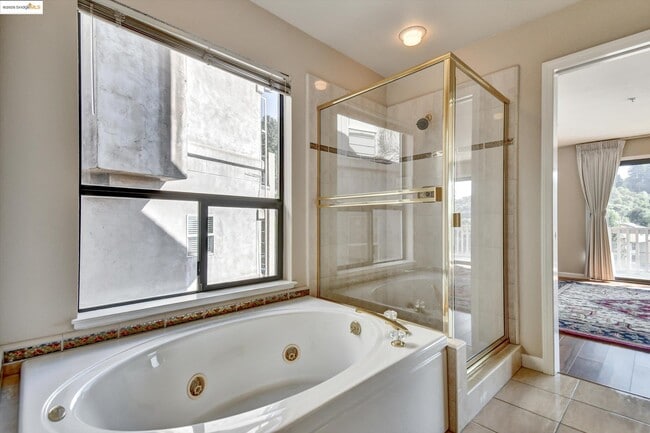 Building Photo - 616 Gravatt Dr