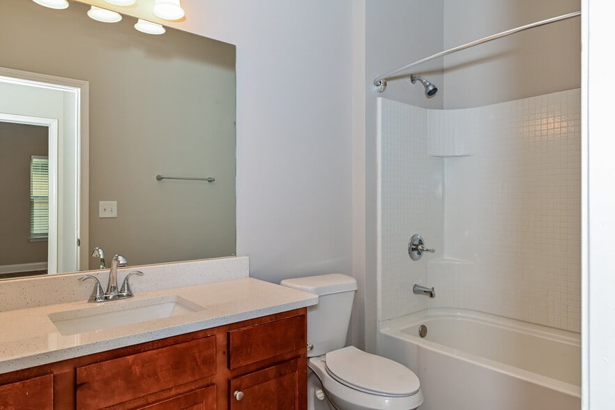 Building Photo - 5084 Summerview Ln