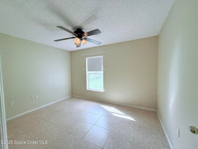 Building Photo - 3232 Wallace Ave