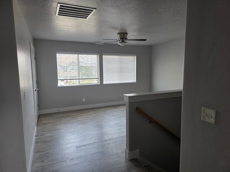 Building Photo - 73 W Hillside Dr
