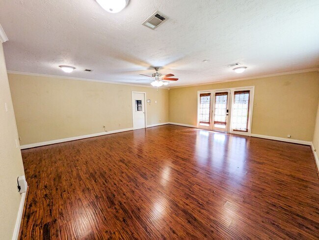 Building Photo - 790 Norwood Dr