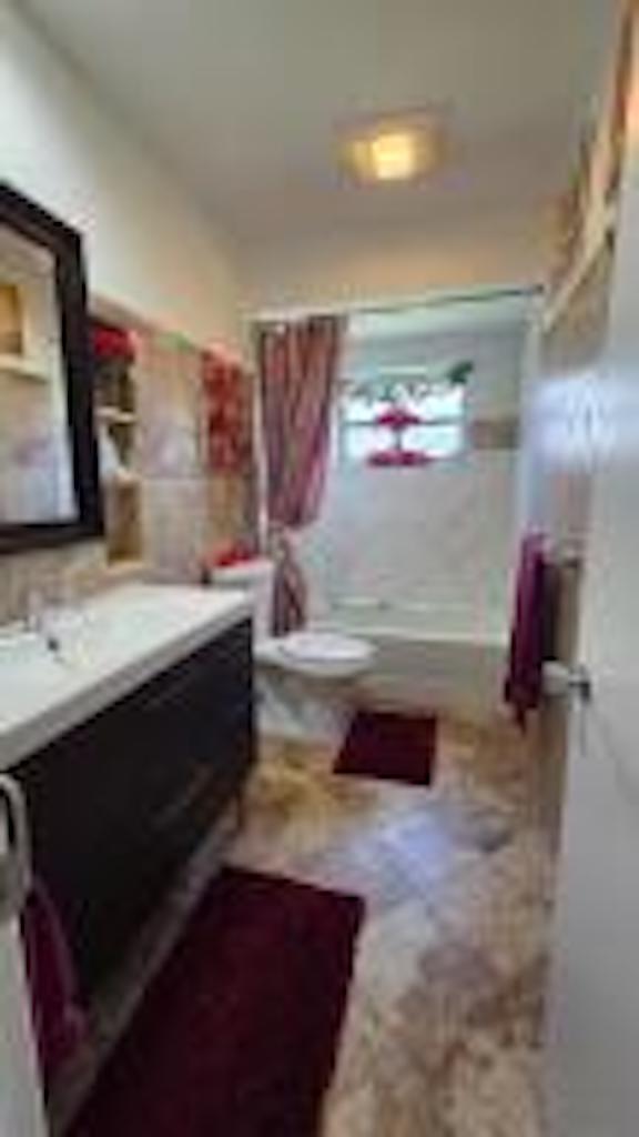 Building Photo - 4705 Holly Dr