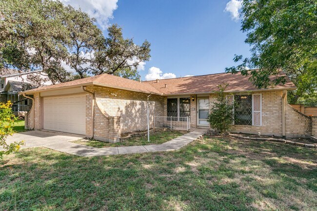 Building Photo - Charming 3-bedroom, 2 bath home in desirab...