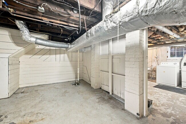 Building Photo - 734 Shirley Ave