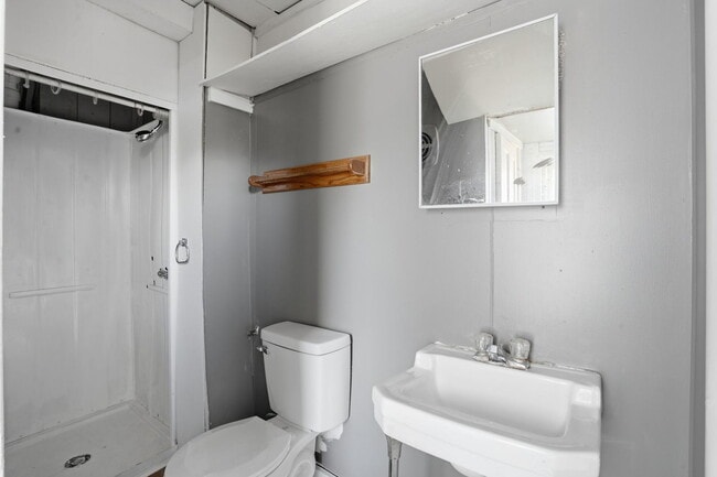 Building Photo - 1405 7th Ave