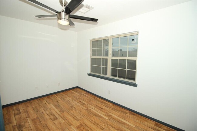 Building Photo - 4960 Milwee St