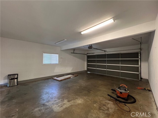 Building Photo - 4075 Mt Vernon Ave