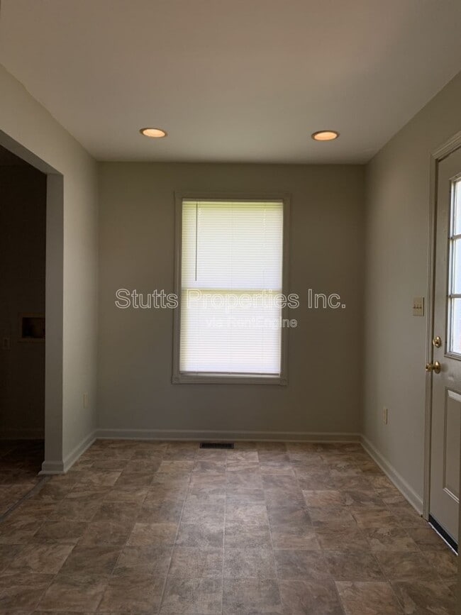 Building Photo - 14 Winston Square