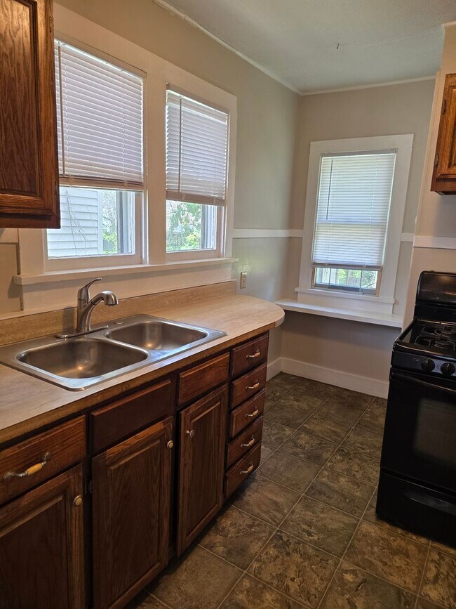 Building Photo - 2-Bedroom, 1-Bathroom Home with Basement – $1,050/Month - Accepting Section 8