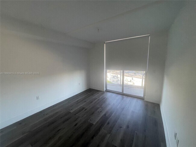 Building Photo - 13800 Highland Dr