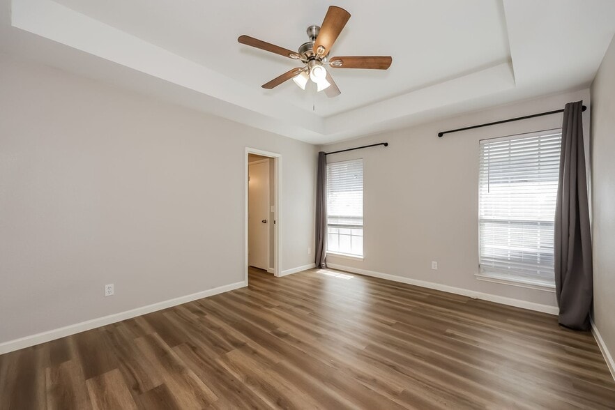 Building Photo - 321 Meadow Park Dr