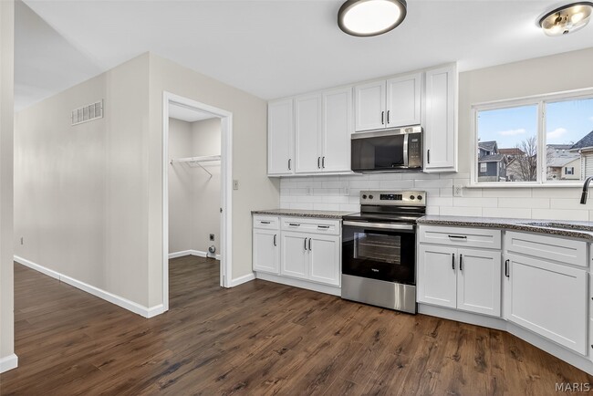 Building Photo - 10 Caleb Cir