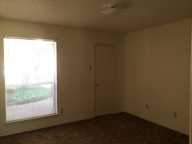 Building Photo - Duplex