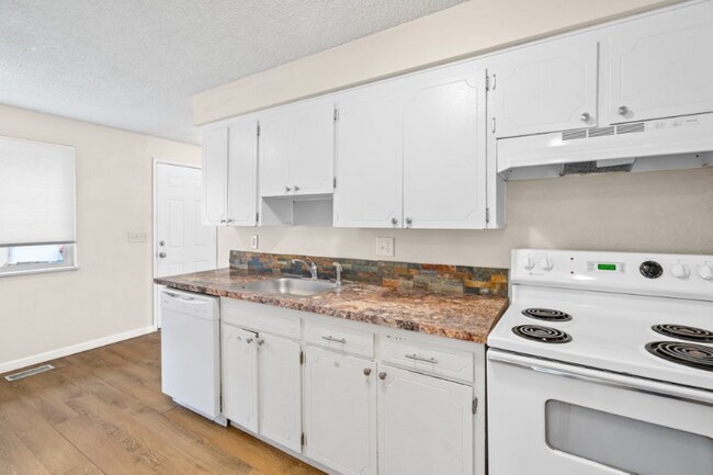 Building Photo - 818 E Princeton Ave