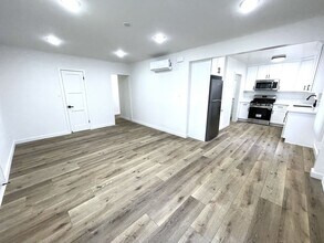 Building Photo - 4024-28 Lincoln