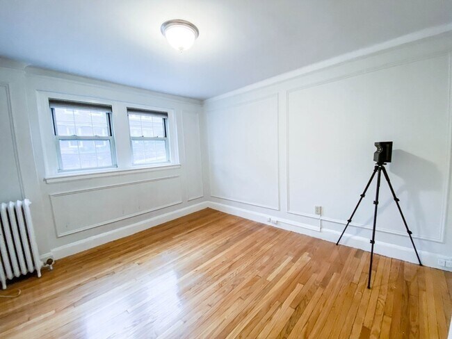 Building Photo - 1454 Beacon St