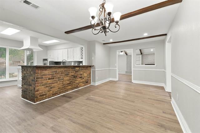 Building Photo - 2865 Meadowbrook Dr