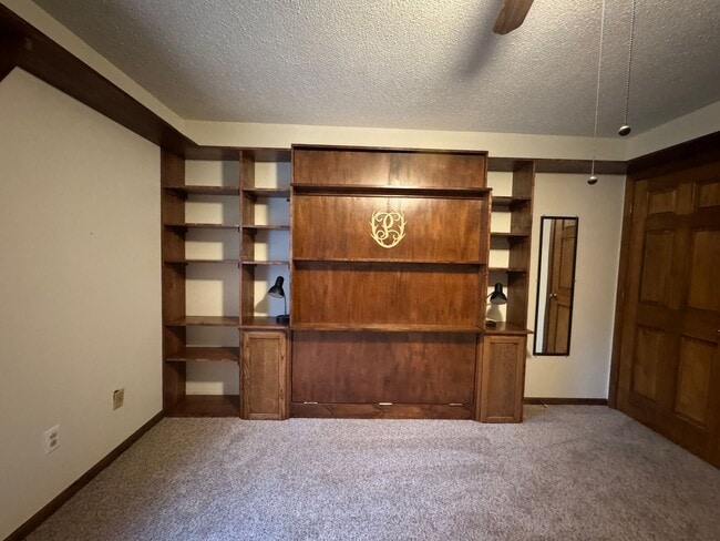 Building Photo - Rent free December ! Sign a lease in December and enjoy the rest of the month free!