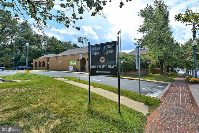 Building Photo - 2931 Deer Hollow Way