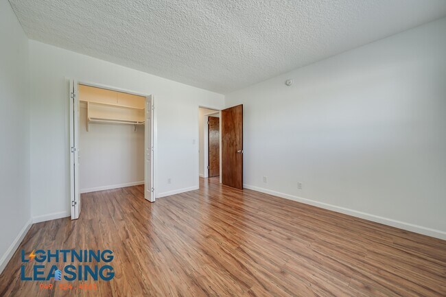 Building Photo - 17346 Burbank Blvd