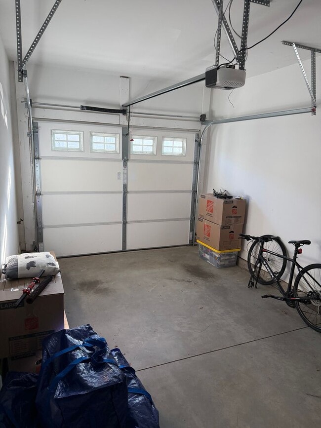 Building Photo - 3 Bedroom 2.5 Bath Townhome is the Madison Park area!!!