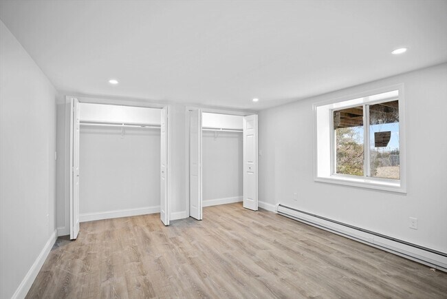 Building Photo - 34 Ensign St