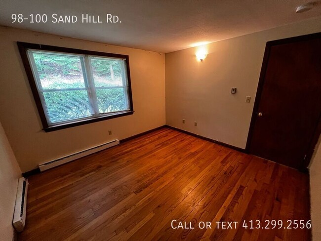 Building Photo - Charming 3 BR in a Quiet Amherst Location