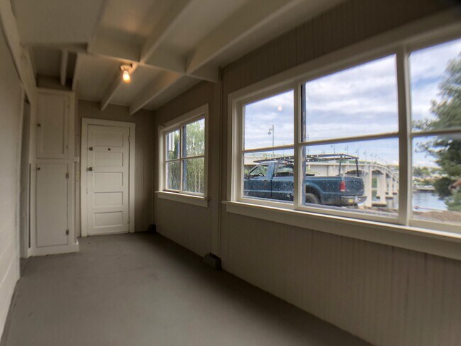 Building Photo - 646 Washington Ave