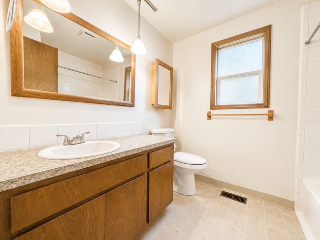 Building Photo - 21318 SE Alder Ct