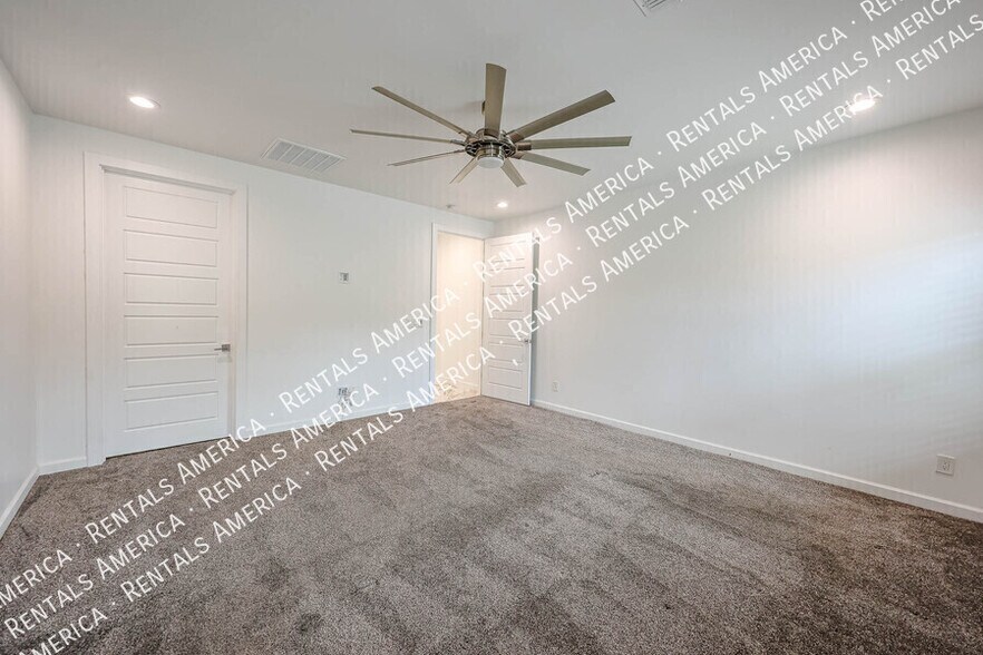 Building Photo - 347 E La Mirada Dr