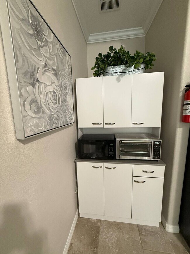 Building Photo - Furnished 1-Bedroom Apartment in Kindred –...