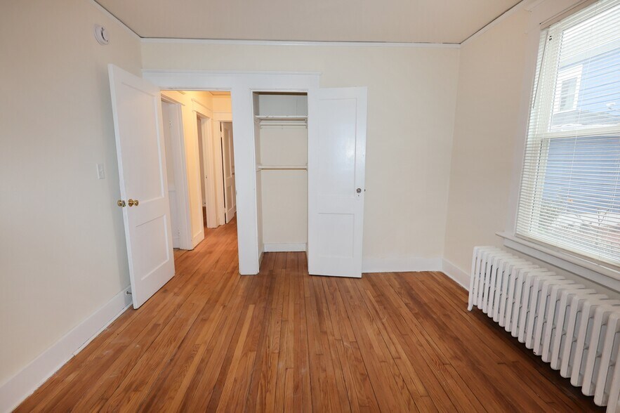 Building Photo - 146 Division St