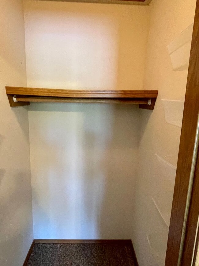 Building Photo - Beautiful 2 story, 5 bedroom, 3 bath home available NOW!