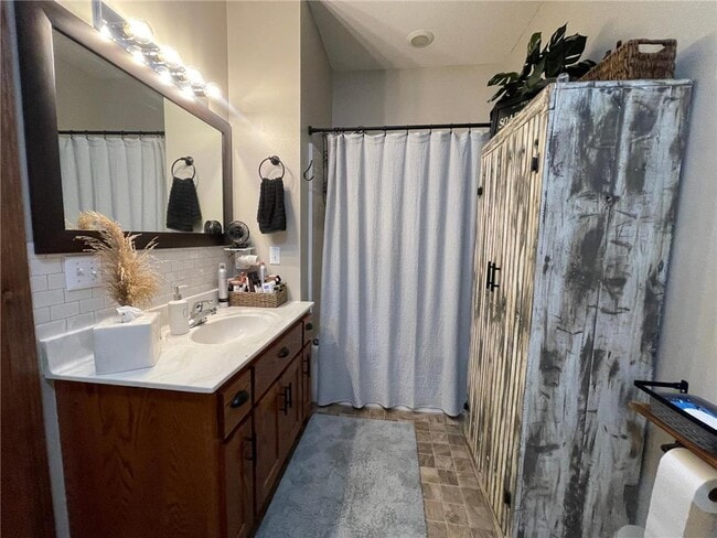 Building Photo - 27 5th St