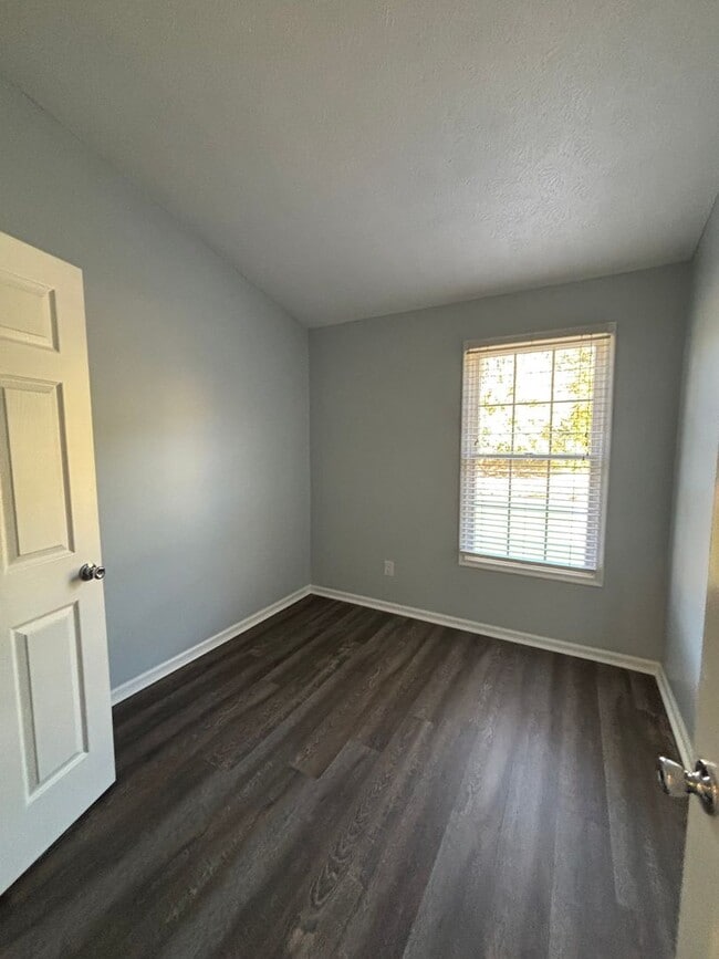 Building Photo - 119 Sterling Ct