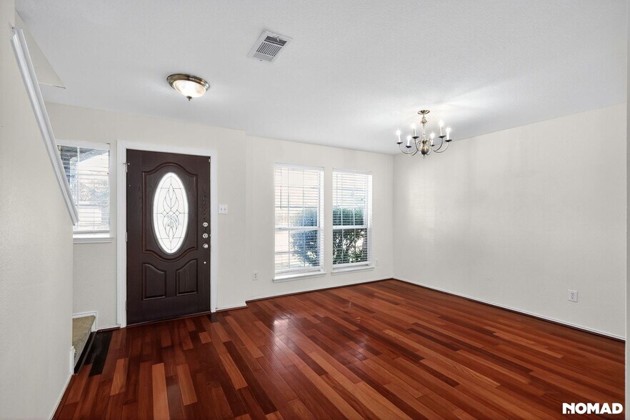 Building Photo - 1725 Bluebird Dr