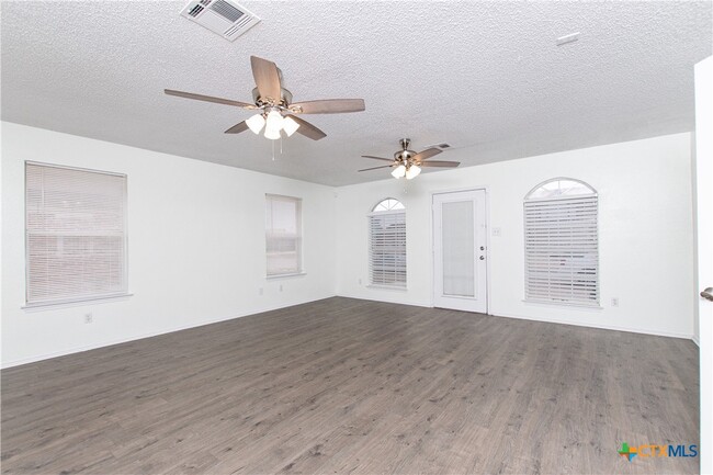 Building Photo - 1802 Lava Ln