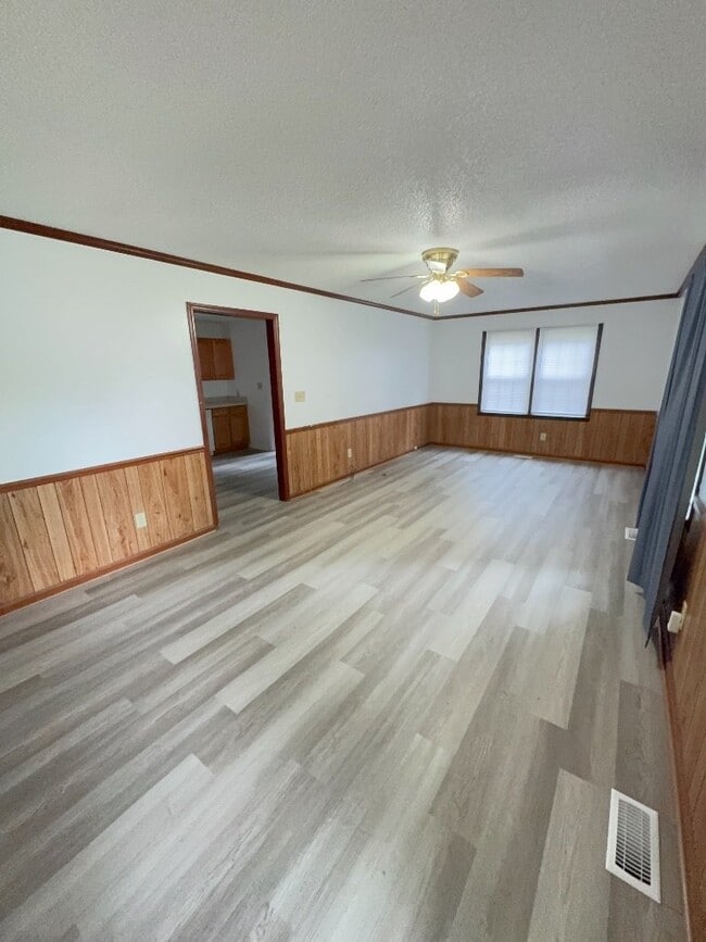 Building Photo - 47 East Dr